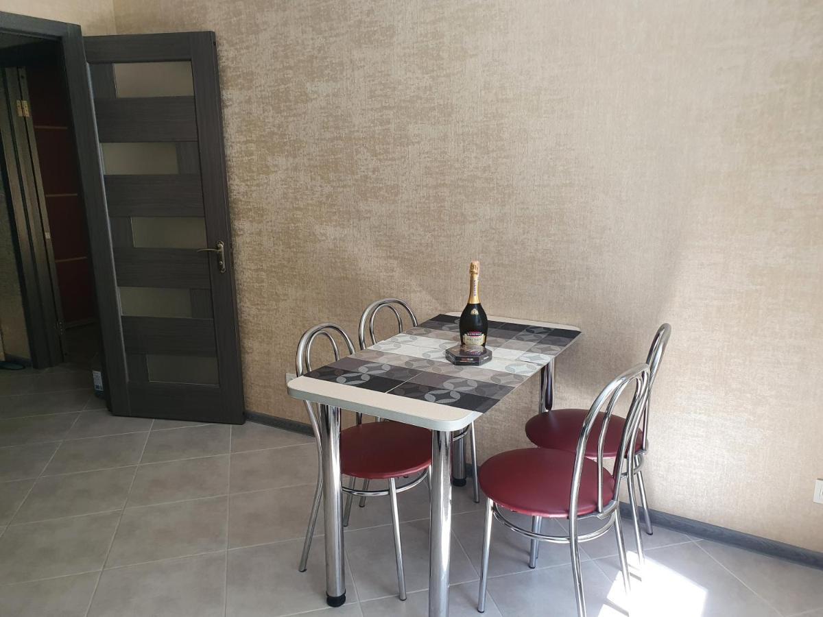 Квартира " A Quiet Place" Apartment Kamianets-Podilskyi Ngoại thất bức ảnh